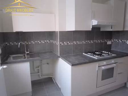 location appartement 3 pièces 48m² roanne 42300