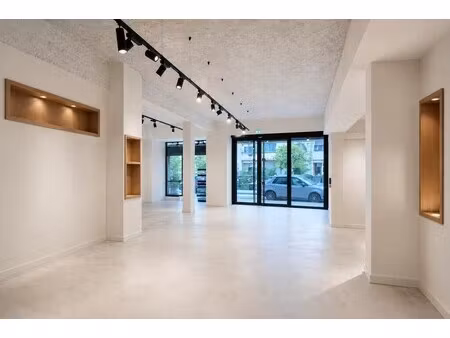 location commerce marseille 13008 282m²