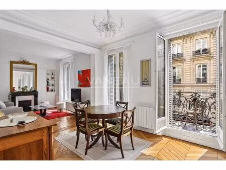 paris vi - saint-sulpice / saint germain-des-prés - appartement deux pièces - balcon -...