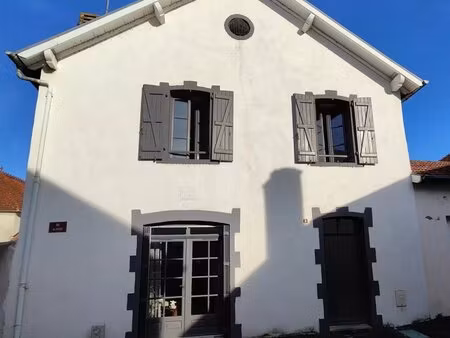 appartement au premier étage avec trois chambres et jardin