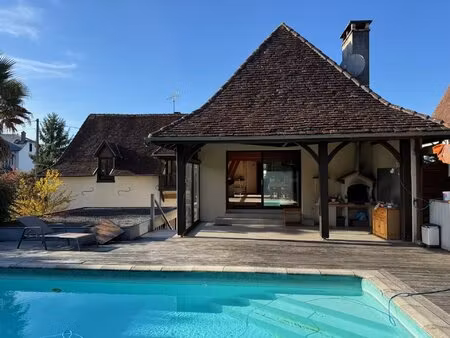 maison de famille avec piscine et jardin