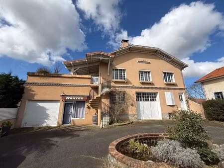 maison spacieuse avec piscine à sauveterre-de-béarn