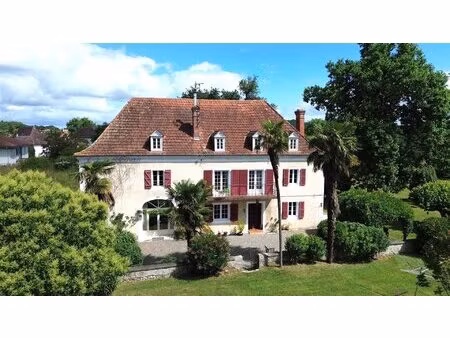 maison de campagne dans son écrin de verdure