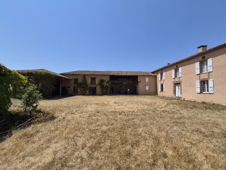 à vendre  proche trie-sur-baïse (hautes-pyrénées): maison gasconne avec grange  terrasse .