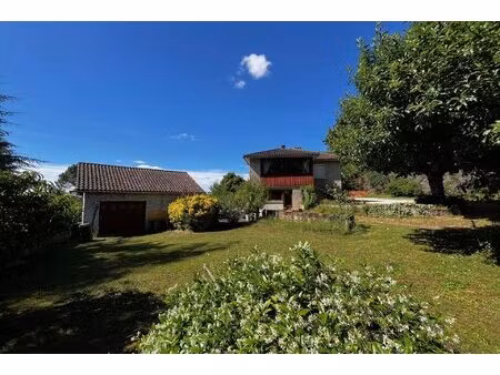 maison mitoyenne avec jardin à vendre  dans gourdon.