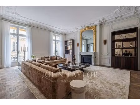 montaigne/marignan - superbe appartement de réception totalement rénové