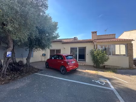 location locaux professionnels à saint-cyr-sur-mer (83270)  3 000 €