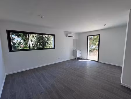 location locaux professionnels 20 m² à saint-vivien (17220)  800 €