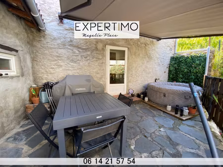 charmante et grande maison de village en pierres de 90m² avec terrasse et dépendances
