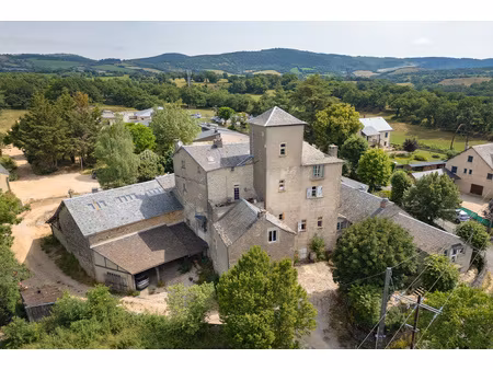 manoir du 16ème siècle  partiellement rénové  idéal investissement locatif ou touristique