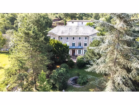 demeure historique  chambres et table d’hôtes  domaine de 6ha  avec piscine