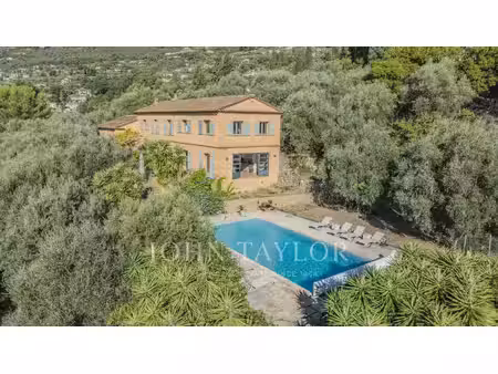charmante bastide avec vue dégagée et oliveraie