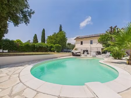 grasse saint-antoine maison rénovée avec piscine