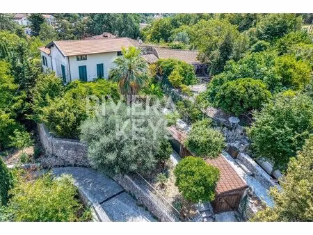 roquebrune-cap-martin : propriété de caractère avec grand jardin  à proximité de la mer