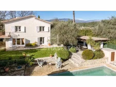 maison de charme avec piscine à proximité de valbonne