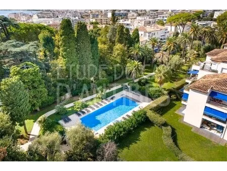 appartement de standing dans résidence avec piscine. 2 chambres - 2 bains. orée du cap...