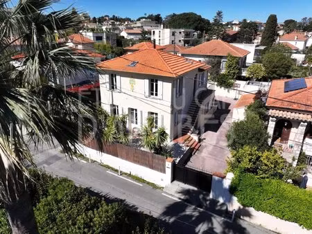 exclusivité cap d'antibes maison niçoise à deux pas des plages.
