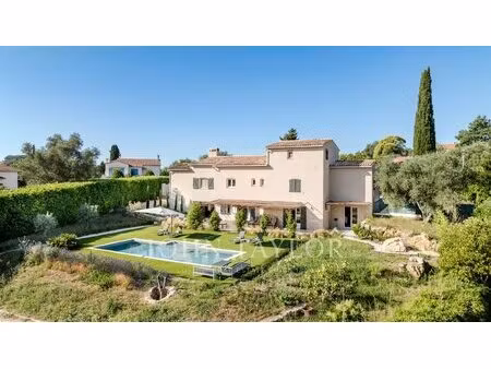 villa avec vue panoramique  au calme et à pied des commerces