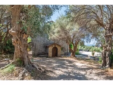 century 21 hanna logis vous propose une magnifique maison en pierre située dans l’un des..