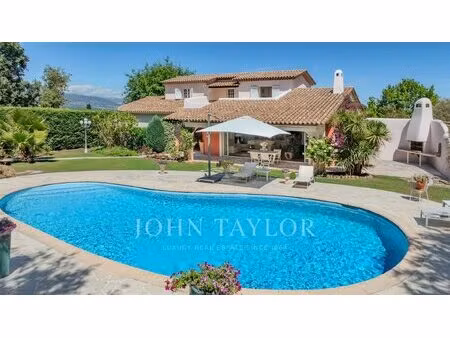 belle villa provencale dans un domaine fermé