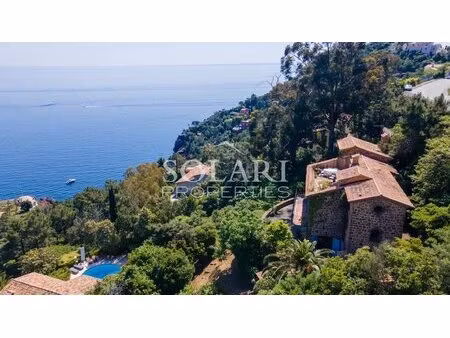 villa en front de mer avec accès à la mer