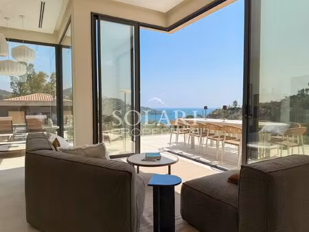 villa d’architecte avec vue mer et piscine à théoule-sur-mer