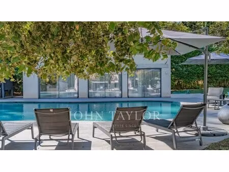 villa de prestige dans un domaine sécurisé à valbonne