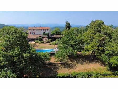 propriété de caractère avec 6 chambres  vue imprenable sur les pyrénées  piscine  jardin..