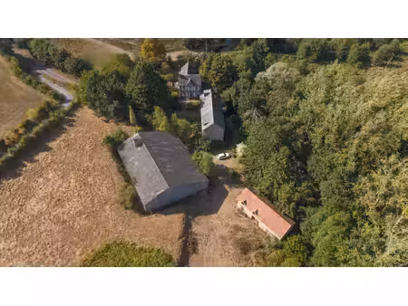propriété de caractère avec maison  moulin  dépendances et bief en eau