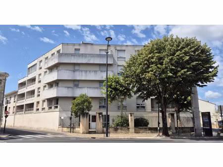 talence t2 de 37.42 m2 1 chambre avec balcon et place de par