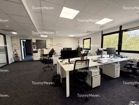 location bureaux 127 m²