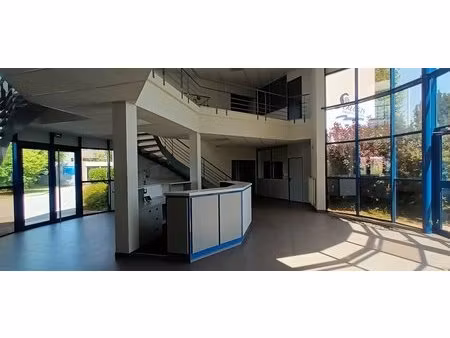location local professionnel 1 260m² montivilliers 76290