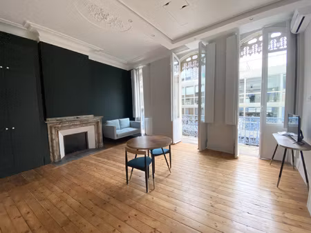 magnifique loft refait à neuf avec balcon / palais de justi