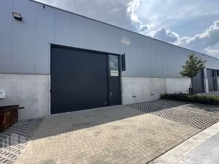 commercieel te huur in lauwe