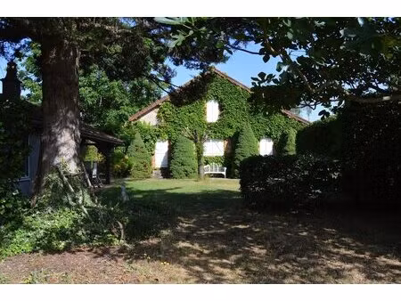 grande maison avec gîte et piscine
