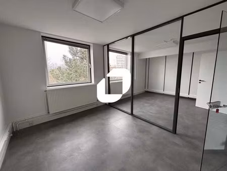 location bureaux 74 m²