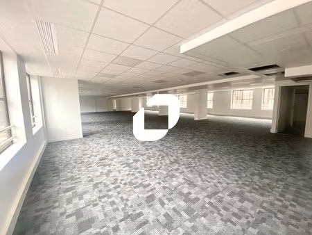 location bureaux 401 m² à 886 m²