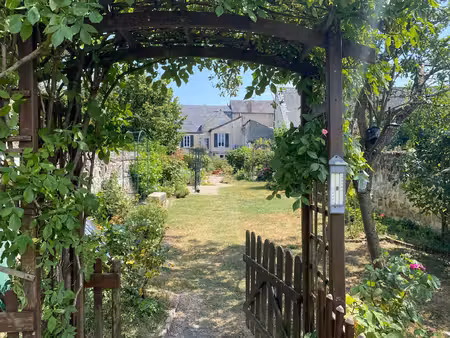 maison de charme rénovée avec jardin intimiste