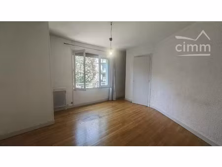 grand studio 40 m² - cuisine séparée