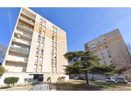 location appartement 4 pièces 81 m² à avignon (84000)