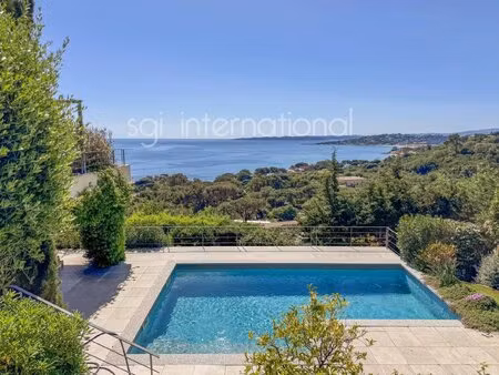 ker 175 : sainte-maxime - villa contemporaine avec vue mer panoramique