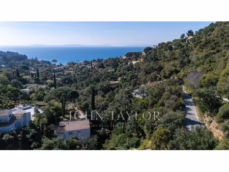 vue méditerranée & îles d’or – terrain rare en position dominante