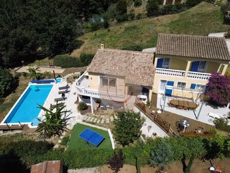 vaste villa avec appartement independant