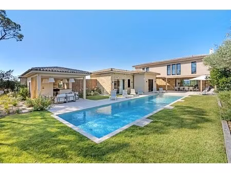 villa terra : villa moderne avec vue mer à vendre à saint-trop