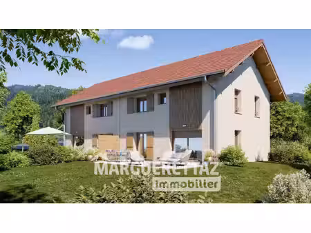 lumineuse villa moderne et confortable avec jardin clôturé