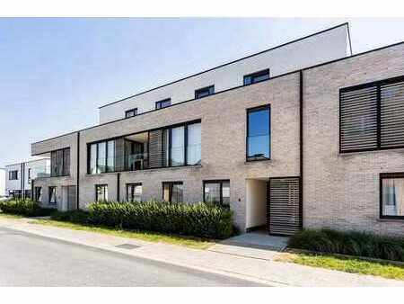 appartement au rez-de-chaussée avec 2 chambres et jardin