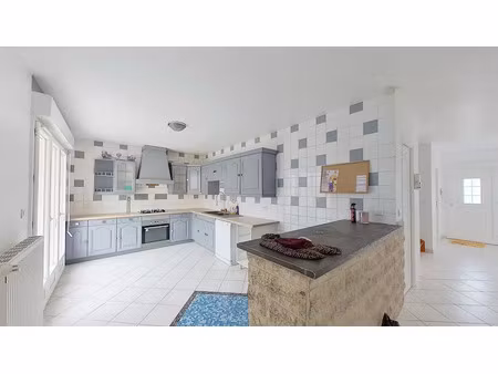 location maison 13 pièces 215 m² à vigneux-sur-seine (91270)  4 699 €
