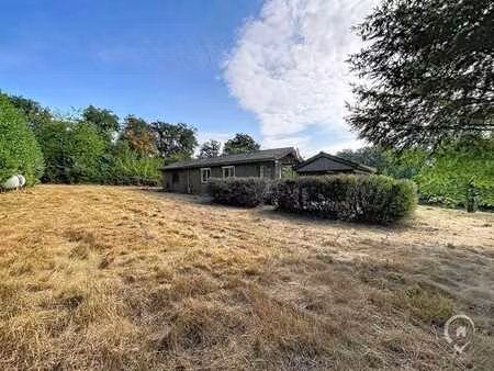 chalet à rénover sur une parcelle de 32 ares à vendre