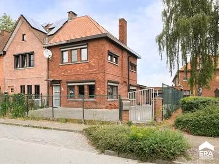 maison familiale semi-ouverte avec jardin à genk