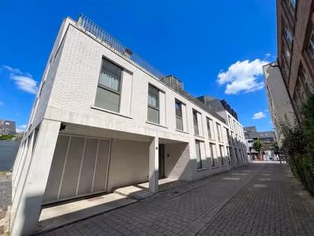 appartement + emplacement avec terrasse au centre
